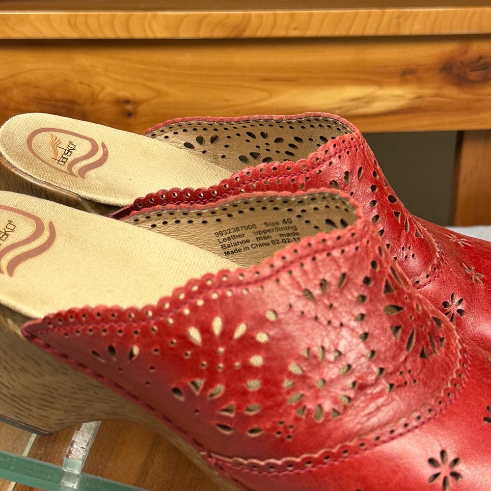 Dansko Red Leather Floral Laser Cut Perforated Clog Mules Wedge Shoes Womens 40 - Picture 11 of 12